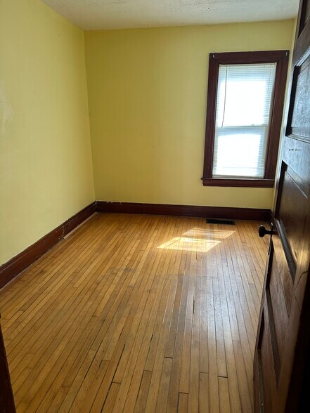 Building Photo - 31 Dix Ave