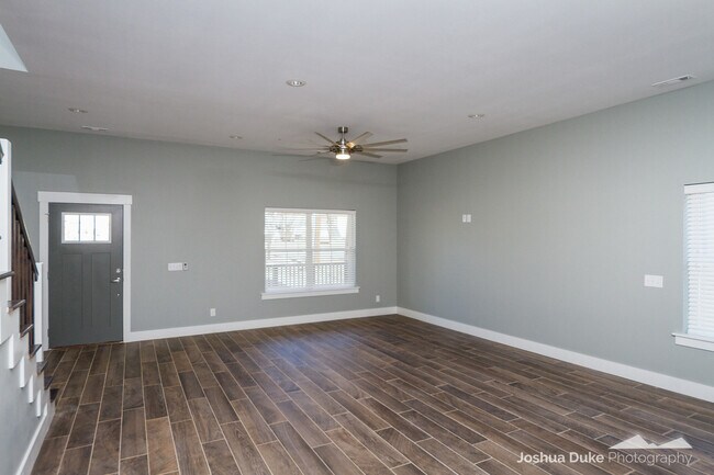 Building Photo - Pre-Leasing Modern Style Home Minutes from Campus and Downtown Fayetteville