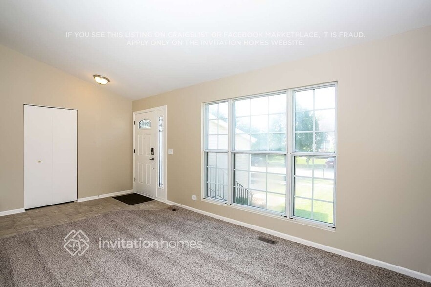 Building Photo - 484 Columbine Ln