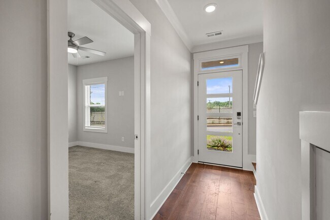 Building Photo - Charlotte Park Home
