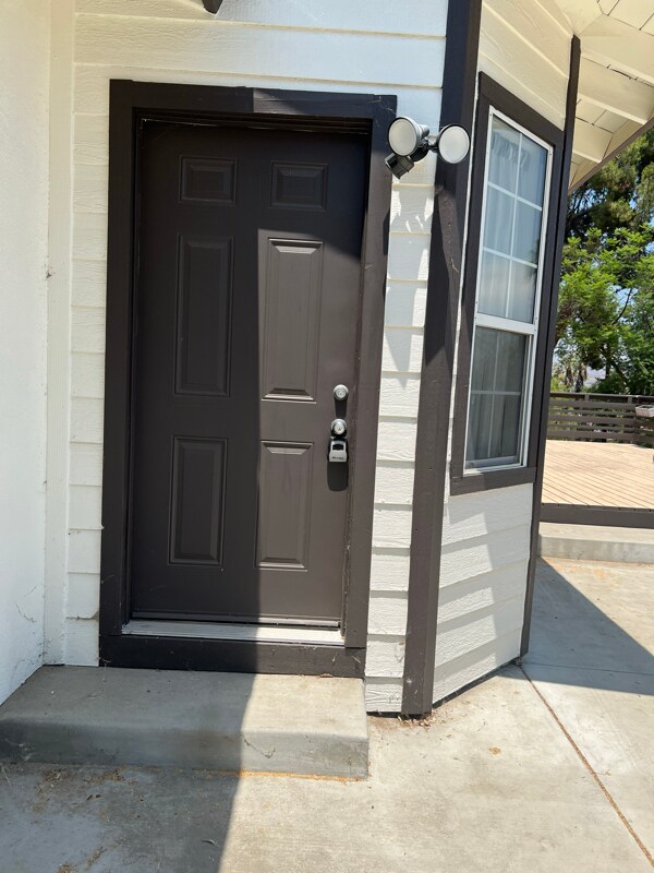 Building Photo - 2128 Oak Crest Dr