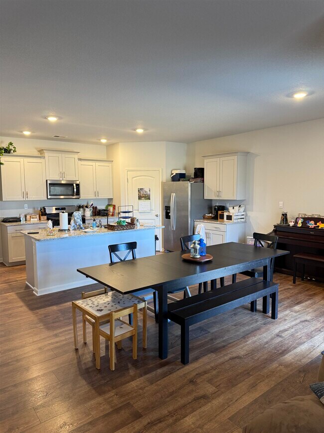 Building Photo - 7968 Hickory Meadow Rd