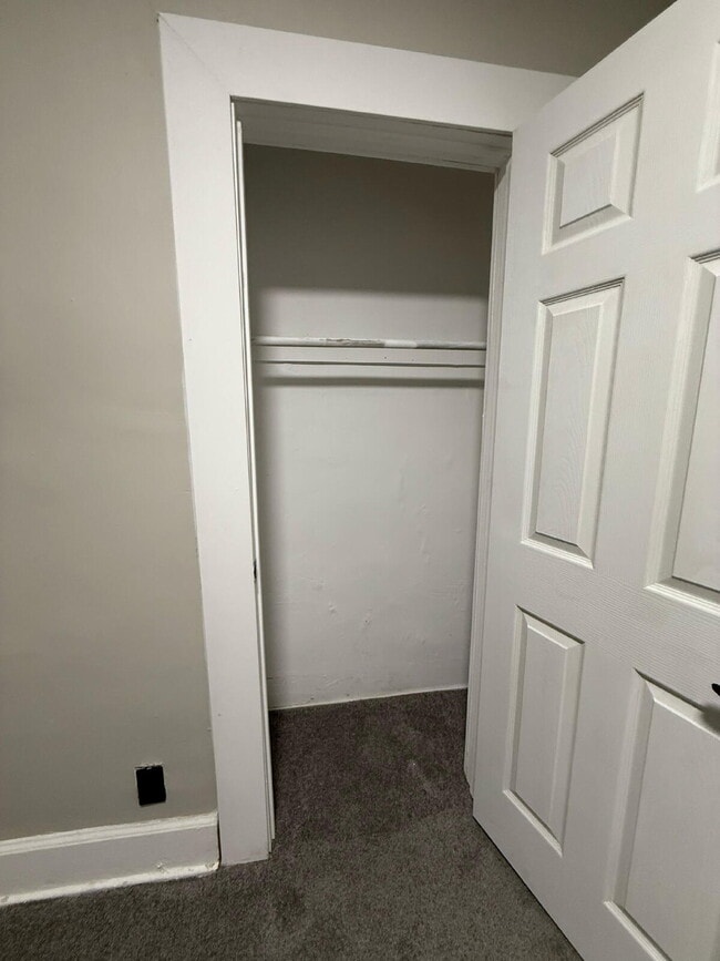 Building Photo - Bright & Cozy 3-Bed Duplex for Rent in Detroit