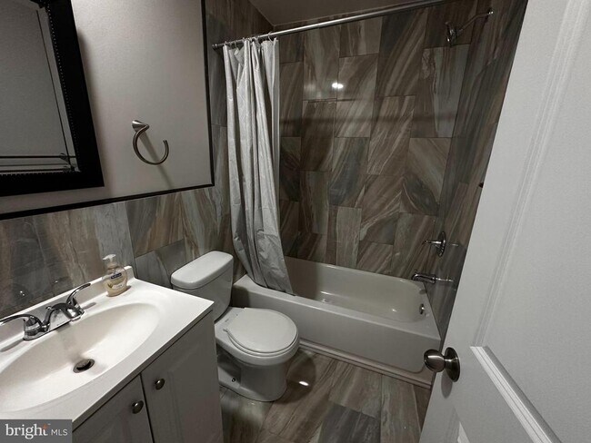 Building Photo - 1441 Vista St