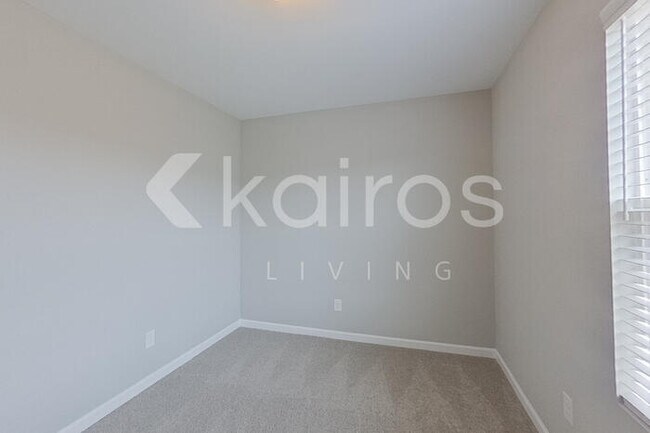 Building Photo - 877 Silent Barge Cv