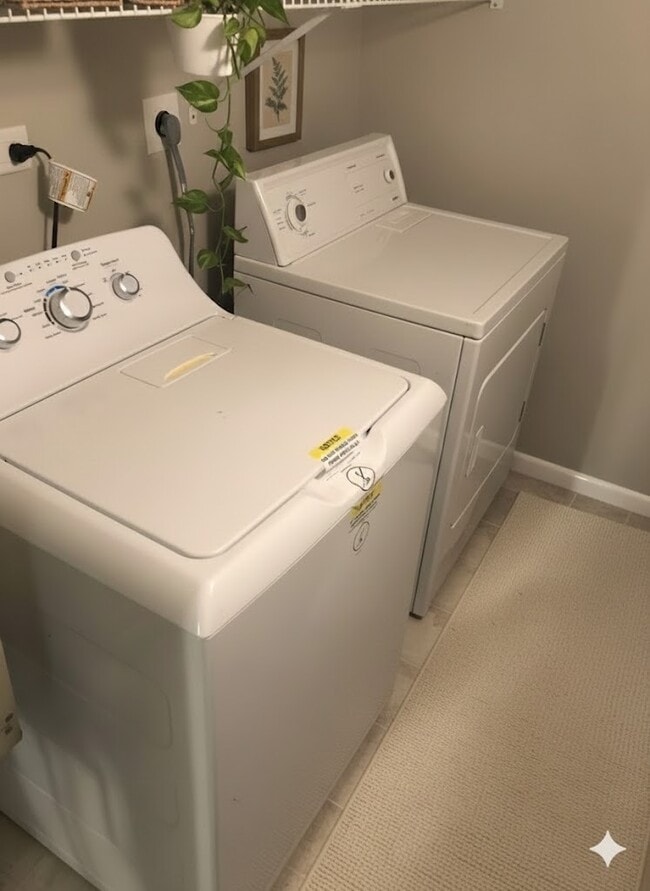 Building Photo - 511 Aurora Ave