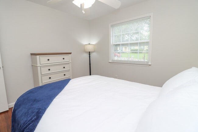 Building Photo - 1904 Karen Ln