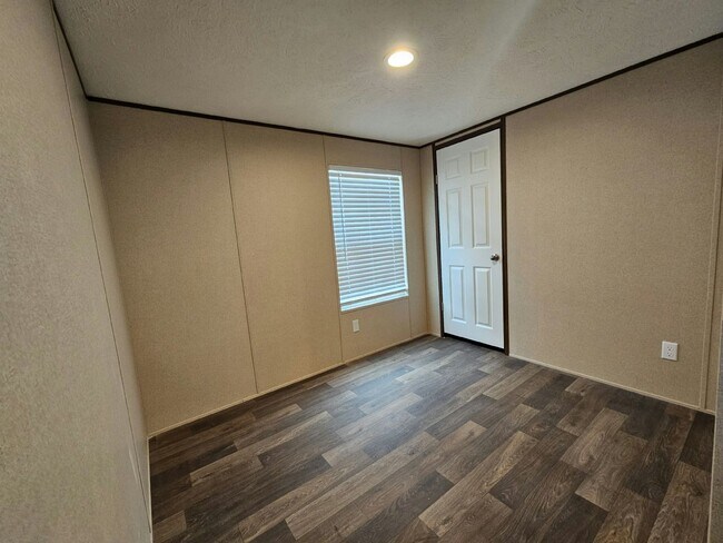 Building Photo - 1082 Myakka Dr