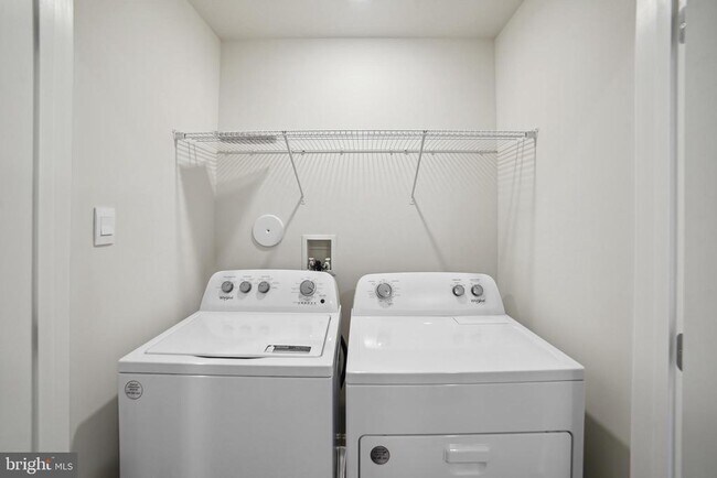 Building Photo - 738 Compass Wy