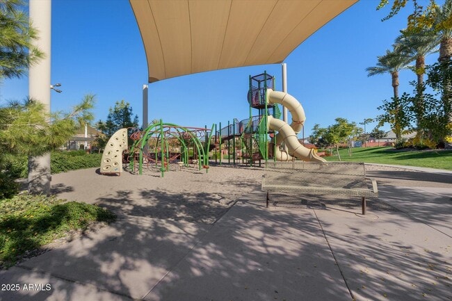 Building Photo - 2527 S Quaintance St