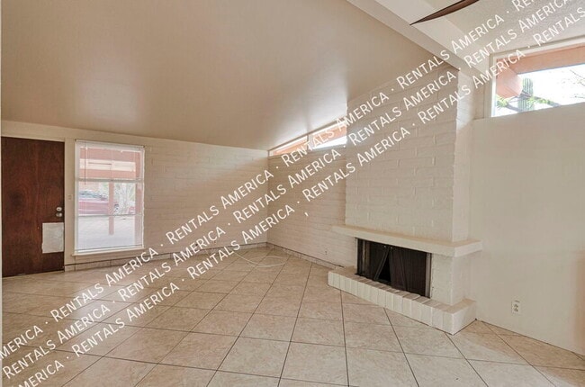 Building Photo - 7002 E Kirkland Dr