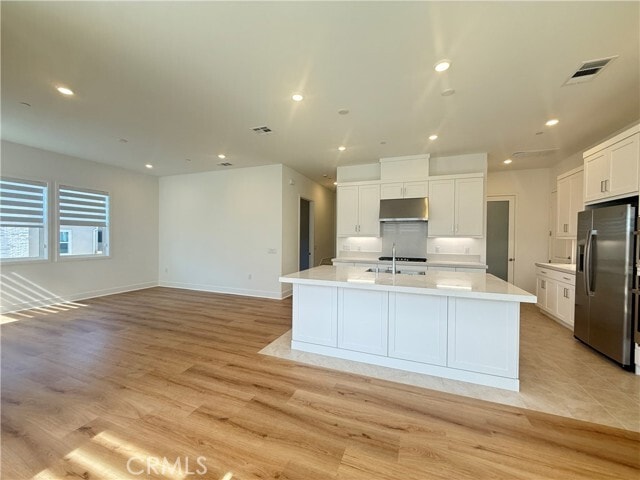 Building Photo - 301 Shoveler