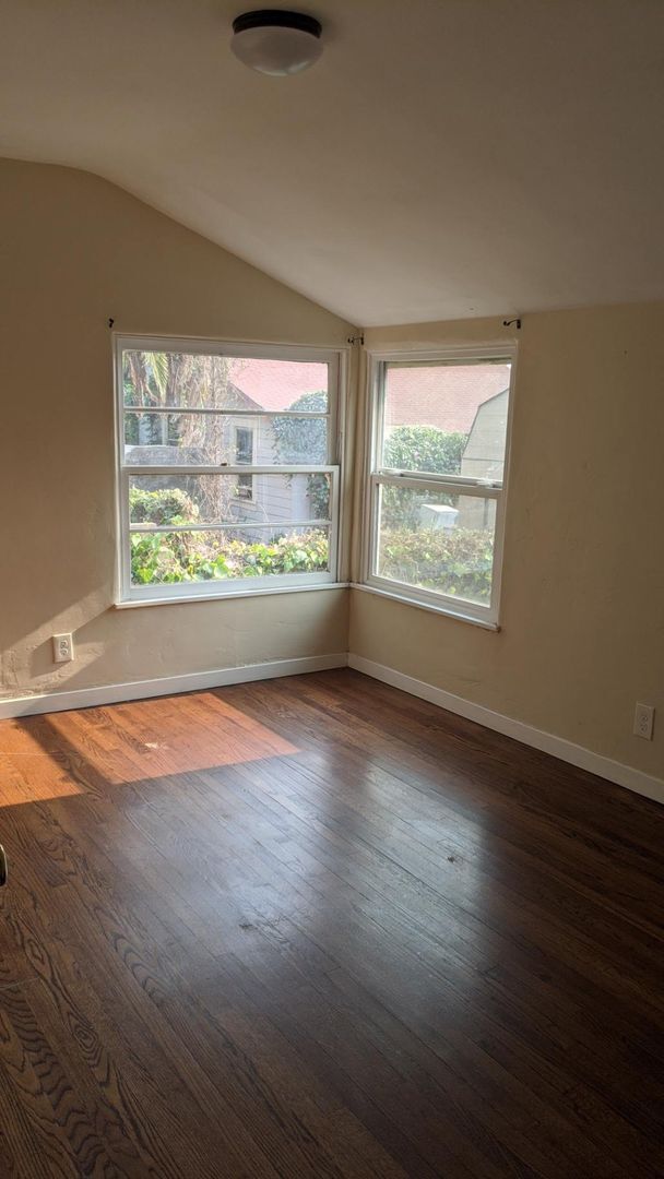 Building Photo - 673 Santa Rosa St