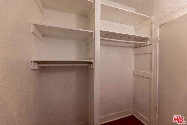 Building Photo - 661 Shatto Pl