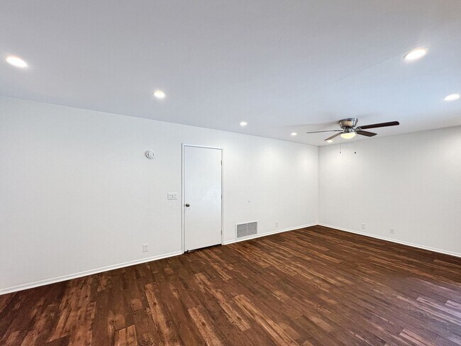 Building Photo - Charming 3B/2BA Home in Bay Terraces W/ W/D, A/C, Fireplace, Covered Patio, and Large Backyard!