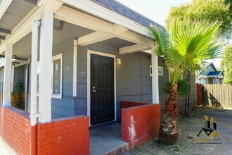 Building Photo - 697 Santiago Ave