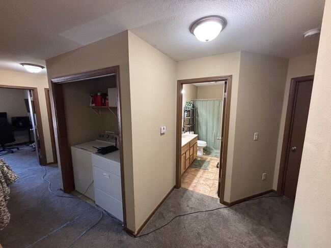 Building Photo - Your Dream Home Awaits – Gorgeous 4 Bed / 2.5 Bath with Spacious Backyard & Attached Garage