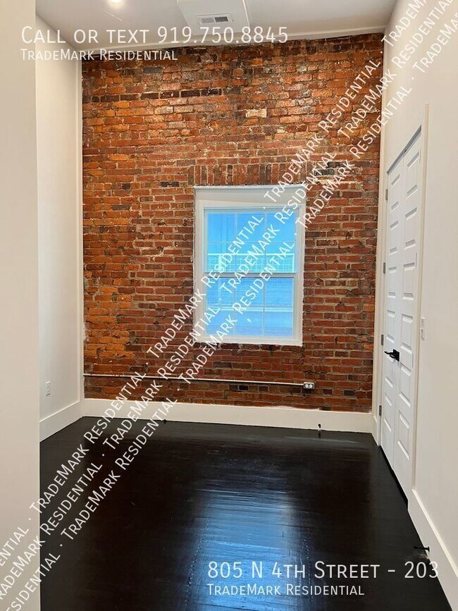 Building Photo - 805 N 4th St