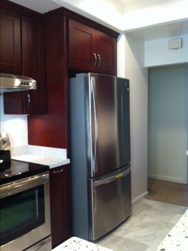 Building Photo - 3202 Isadora Dr
