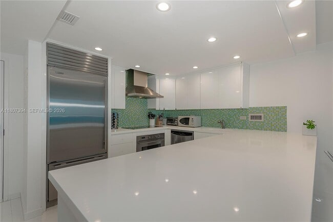 Building Photo - 2301 Collins Ave