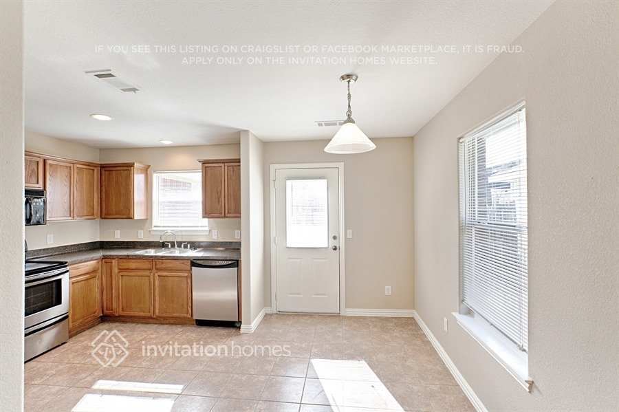 Building Photo - 13916 Garden Grove Dr