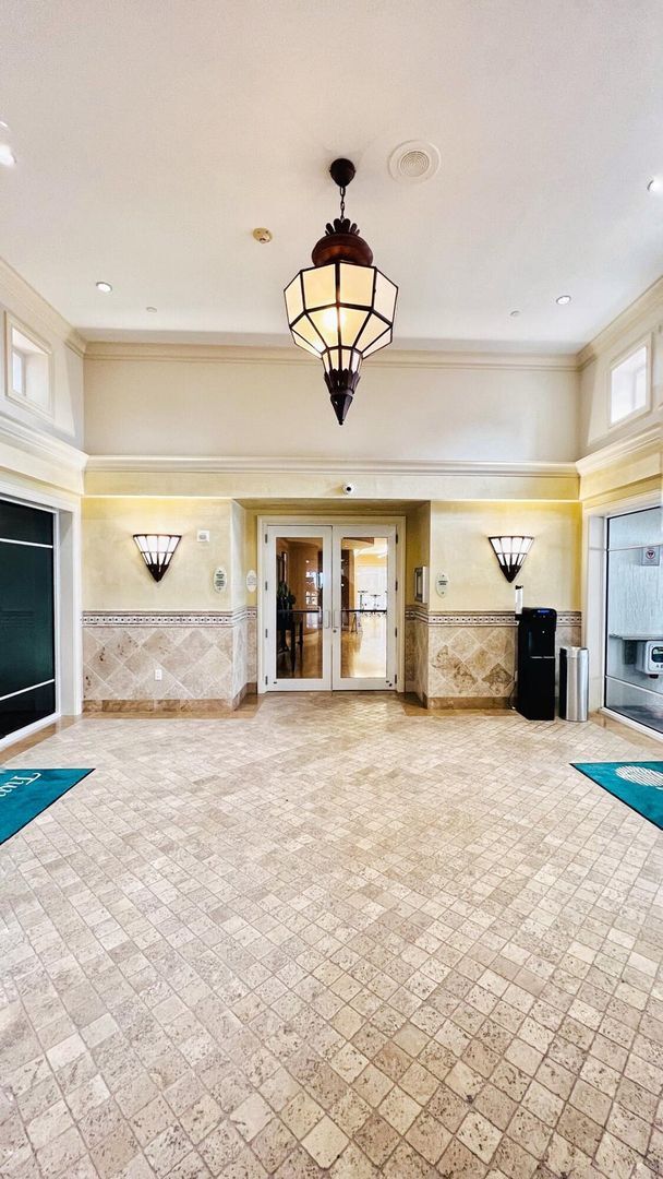 Building Photo - 19900 E Country Club Dr