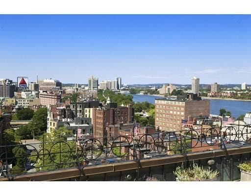 Building Photo - 416 Marlborough St