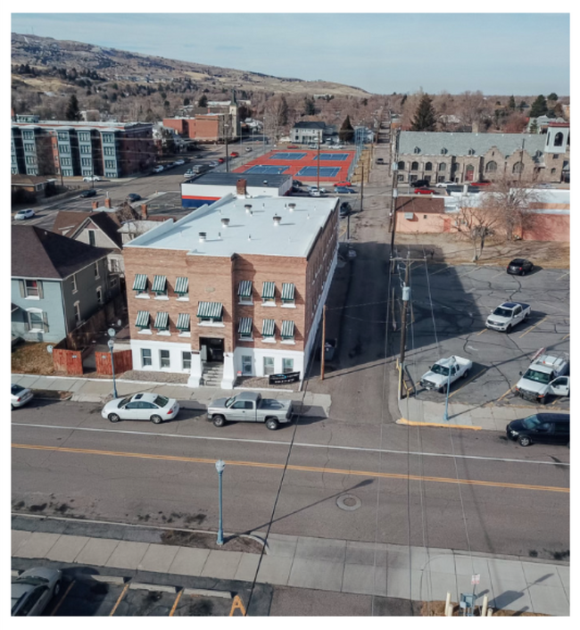 Building Photo - 580 W Clark St