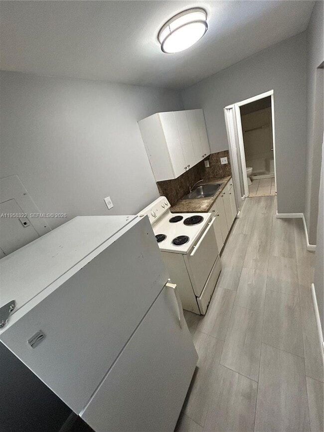 Building Photo - 1720 NW 1st Pl