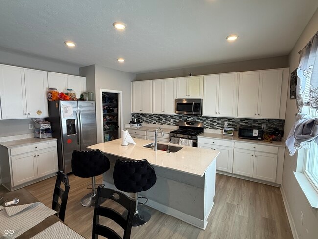 Building Photo - 8754 Laurelton Pl