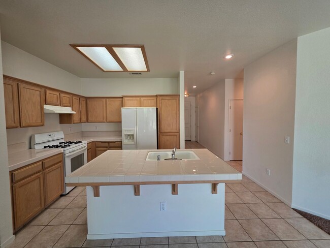 Building Photo - *** Move-In Special $300 OFF 1st Month's R...
