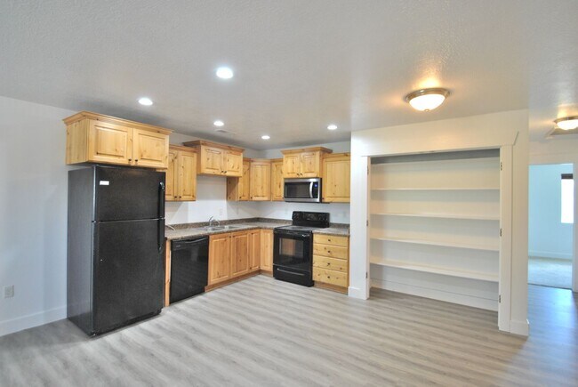 Building Photo - 387 S 1250 E