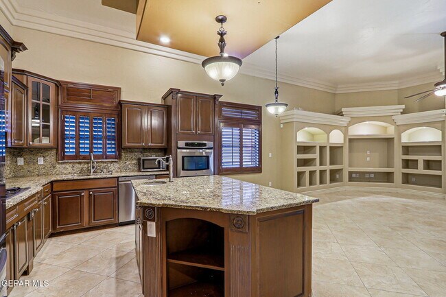 Building Photo - 724 Scott Ln