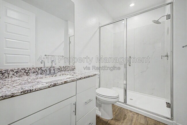 Building Photo - 3241 E Malibu Dr