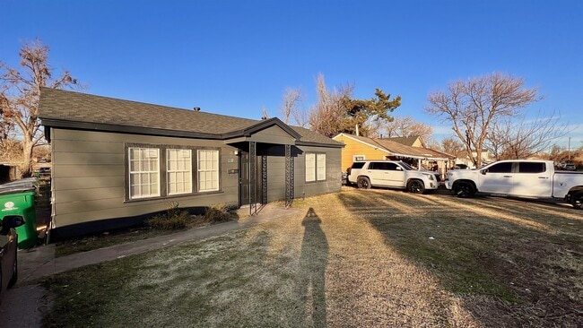 Building Photo - 2333 SW 38th St