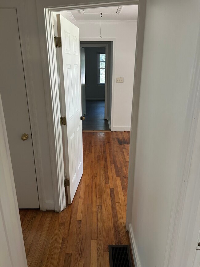 Building Photo - 360 Aiken Rd