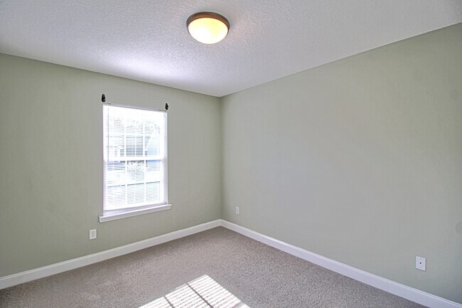 Building Photo - 1208 Cypress Fall Cir