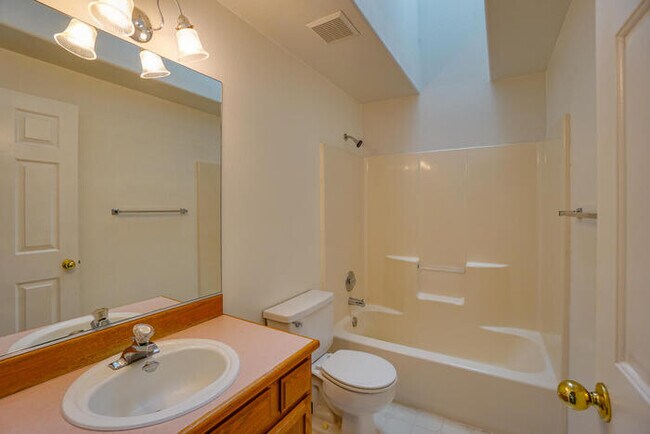 Building Photo - LARGE THREE BEDROOM HOME WITH RV /BOAT PAR...