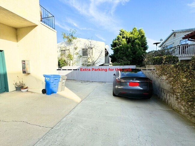 Building Photo - 906 Harkness Ln