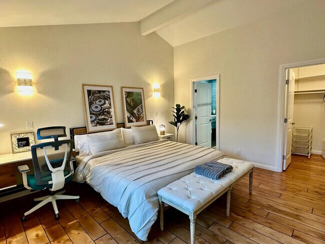 Building Photo - 6505 Skyfarm Dr