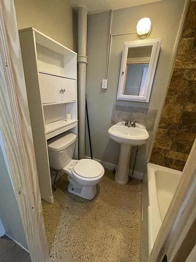 Building Photo - Dickinson Students - 3 Bedroom Available!