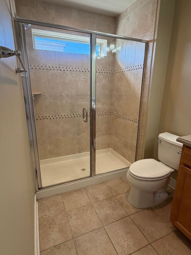 Building Photo - 4 LEVEL TOWNHOUSE WITH 2 CAR GARAGE, WALKING DISTANCE TO DOWNTOWN CROWN