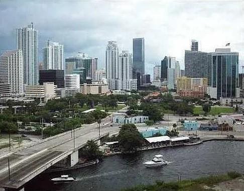 Building Photo - 350 S Miami Ave
