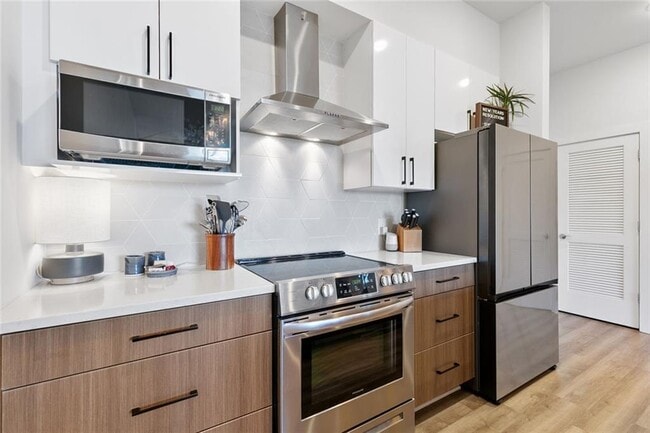 Building Photo - 112 Rogers St NE