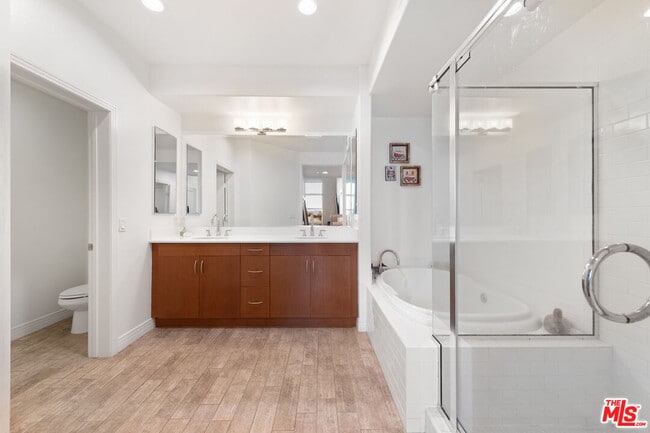 Building Photo - 7100 Playa Vista Dr
