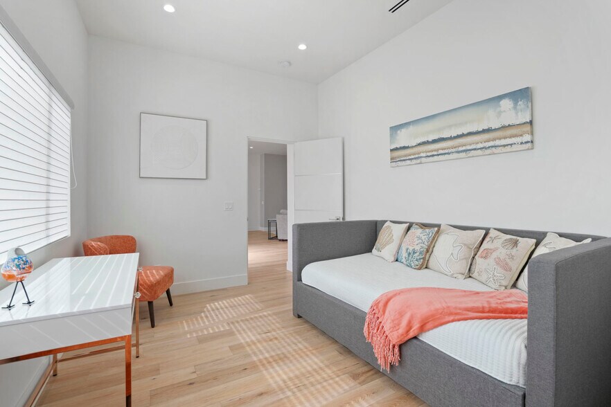 Downstairs BR#2 with Trundle Bed - 4386 Newport Ave