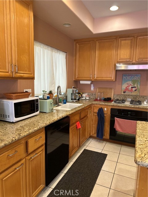 Building Photo - 610 Main St