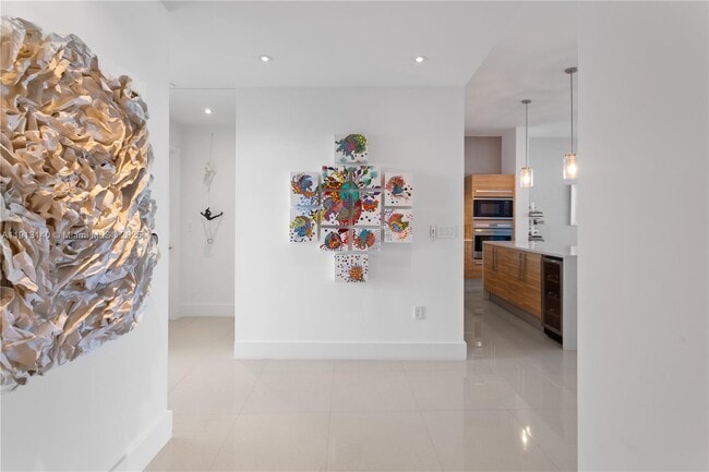 Building Photo - 2020 N Bayshore Dr