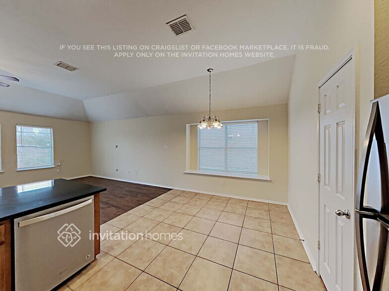 Building Photo - 1120 Melrose Dr