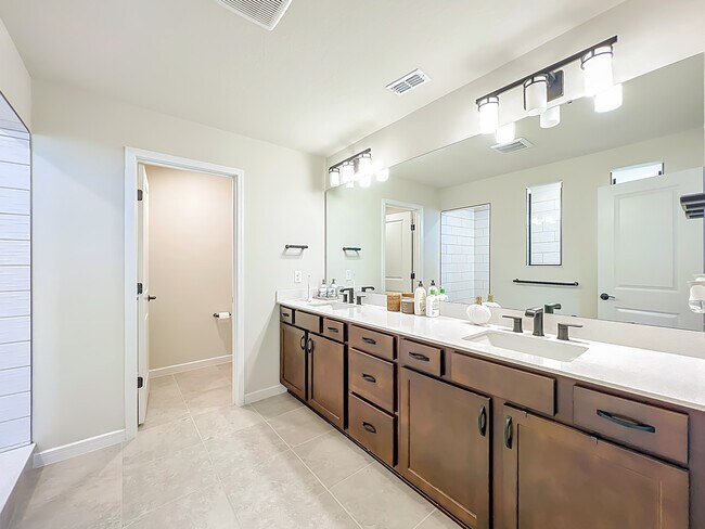 Building Photo - 1021 Savannah Palms Blvd